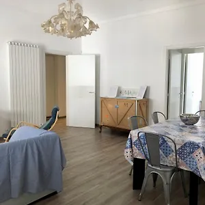 https://marcos-house.hotelitalianriviera.com